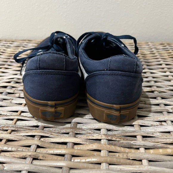 Vans Blue and White Sneakers Classic Skate Style, Gum Soul, men’s size 7, EUC - Picture 3 of 7